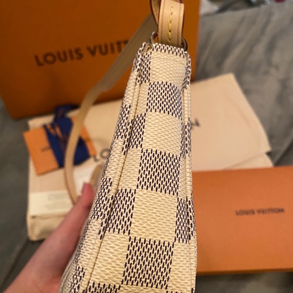 Louis Vuitton Pochette Accessoires - Picture 3 of 7